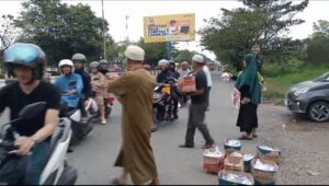 Jelang Haul Ke 21 Abah Guru Sekumpul, LSM LEKEM Kalimantan Berpartisipasi Bagikan Ribuan Makanan dan Minuman